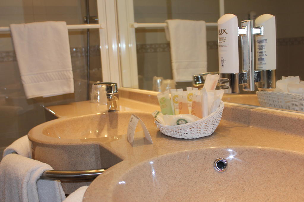Best Western Plus Hotel Malherbe Caen Ruang foto